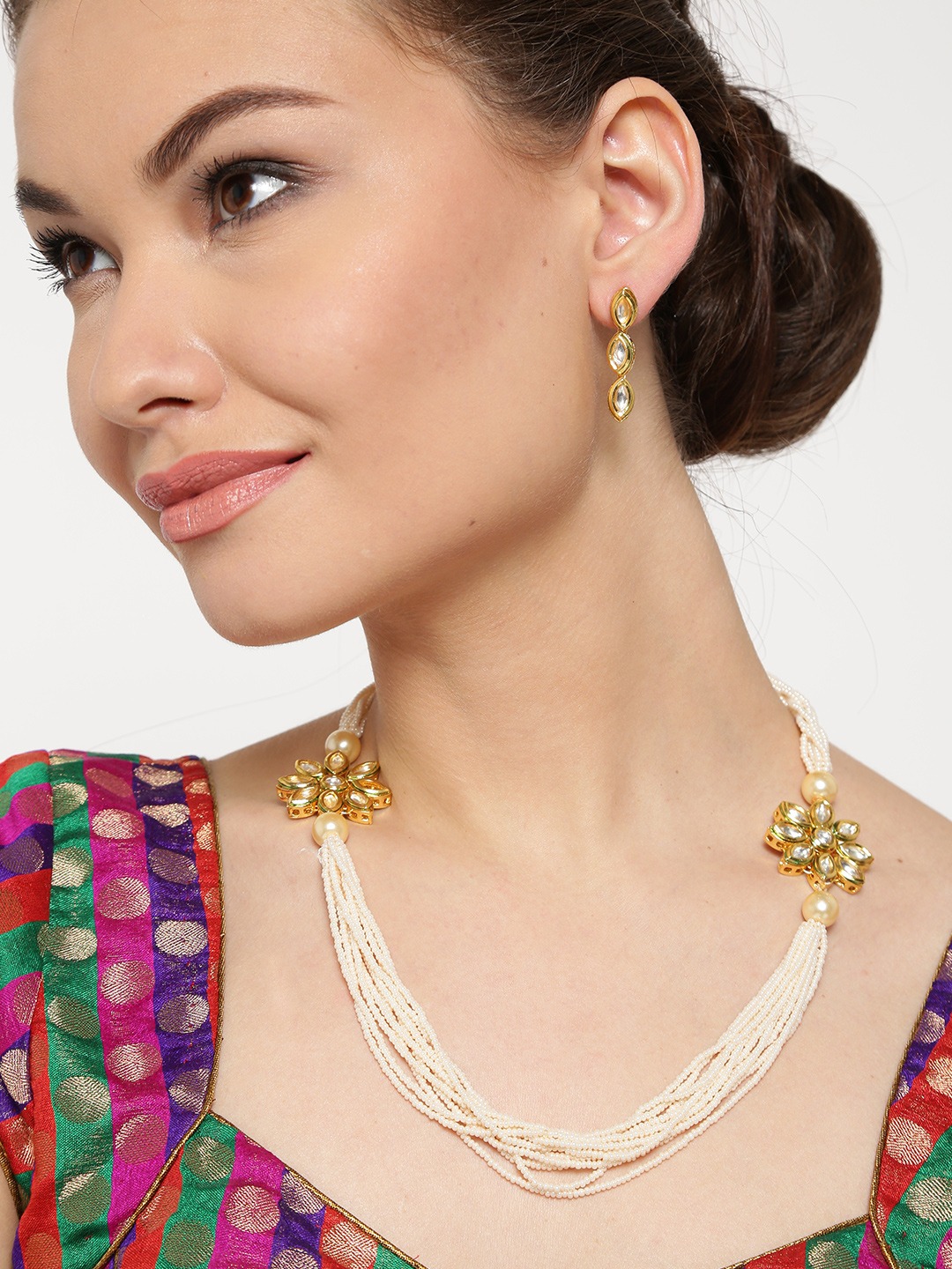 YouBella Off-White  Gold-Toned Kundan Stone-Studded Beaded Jewellery Set
